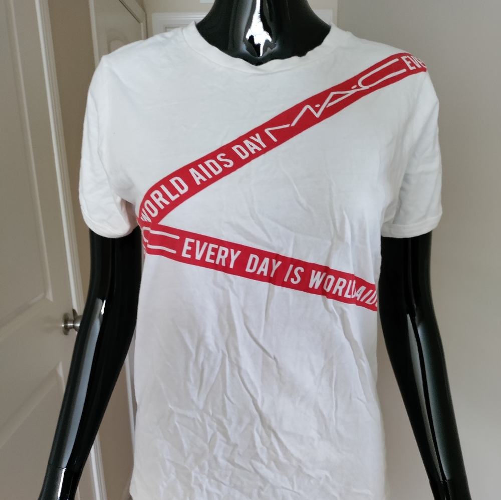 Mac Cosmetics "Workd Aids Day" Tshirt Size 3/Small